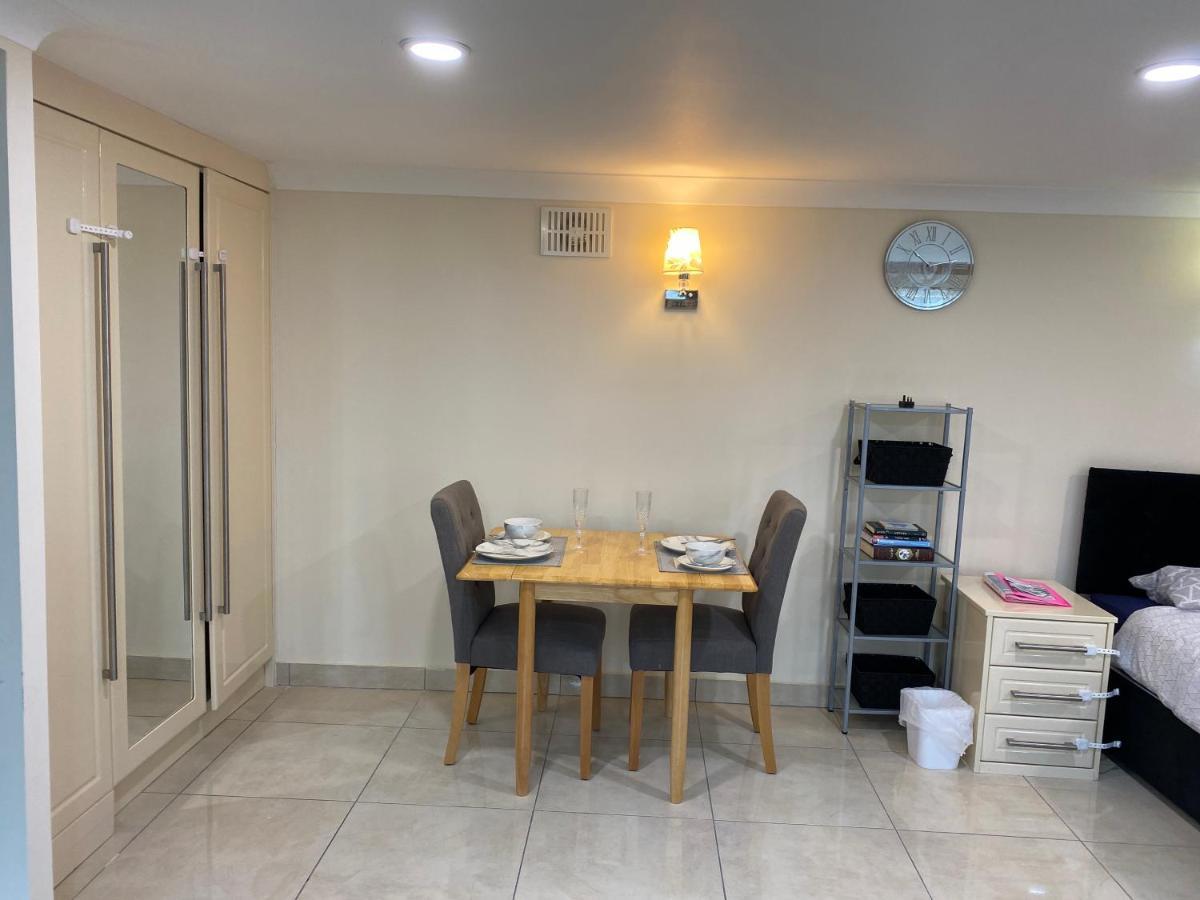 Studio Flat Gants Hill With Free Parking Redbridge Екстериор снимка