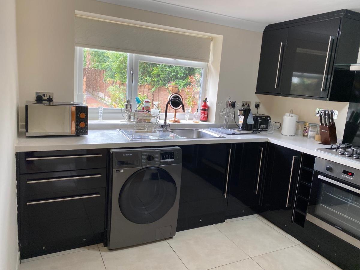 Studio Flat Gants Hill With Free Parking Redbridge Екстериор снимка