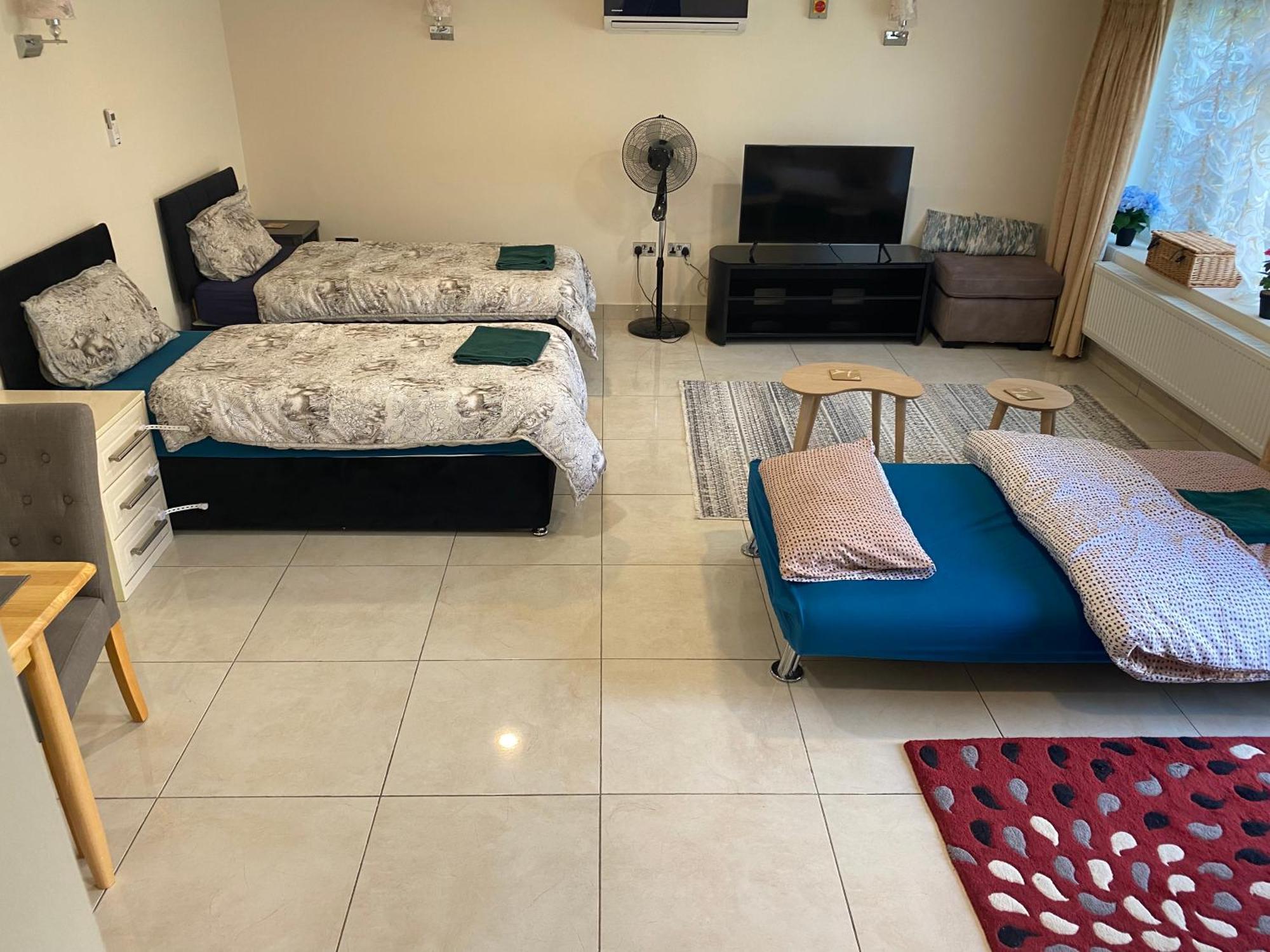 Studio Flat Gants Hill With Free Parking Redbridge Екстериор снимка